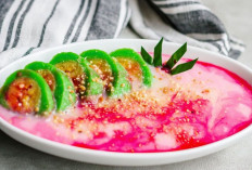 Es Pisang Ijo, Kuliner Khas Makassar yang Tetap Digemari di Tengah Perkembangan Zaman