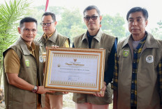 Pusri Terima Penghargaan pada Peringatan Hari Menanam Pohon Indonesia 2025