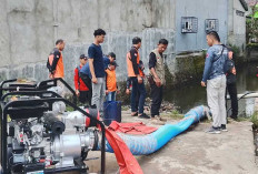 BPBD OKU Sedot Genangan Banjir di Jalinsum
