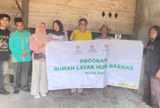 Baznas OKU Serahkan Kunci Program Bedah Rumah Gratis