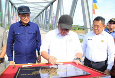 Herman Deru Tegaskan Pemerataan Infrastruktur Saat Resmikan Jembatan Air Lematang di Muara Enim.