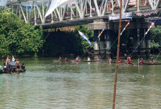 Pertahankan Tradisi, Pemkab OKUT Gelar Lomba Biduk Tradisional