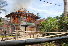 Rumah Panggung Semi Permanen di Desa Karang Endah OKU Ludes Terbakar