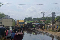 Kecelakaan Beruntun Libatkan 4 Truk di Jalintim Betung, Muatan CPO Tumpah ke Jalan