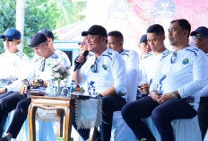 Komitmen Bangun Desa, Herman Deru Serahkan Bantuan Desa dan Sarana Pertanian di OKU Selatan