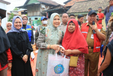 Feby Herman Deru Peluk dan Semangati Korban Kebakaran 8 Ulu: Tetap Sabar, Tabah, dan Kuat