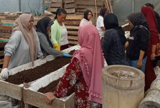 Dari Limbah Menjadi Sumber Penghidupan, Perempuan Nasabah PNM Mekaar di Bandung Barat Kembangkan Usaha lewat