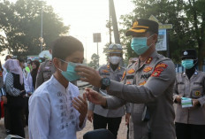 Polres Prabumulih Bagikan 1.100 Masker kepada Pelajar, Antisipasi Dampak Kabut Asap Karhutla
