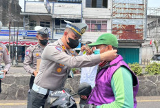 Sat Lantas Lubuklinggau Bagikan 1.000 Masker Gratis, Warga Diimbau Waspadai Kabut Asap