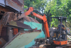Berdiri di Lahan Kuburan, Pol PP Bongkar Rumah dan Kios di Puncak Sekuning