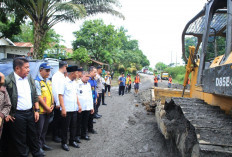 Hari Libur, Gubernur Herman Deru Pastikan Perbaikan Jalan Sekayu–Lubuk Linggau Segera Dimulai
