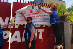 Reklame Tak Bayar Pajak, Bapenda Muba Tempel Stiker Teguran