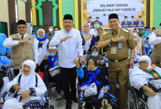 Wagub Cik Ujang Sambut Kepulangan Kloter Pertama Haji Palembang
