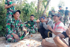 Prajurit dan Warga dalam Canda, Ada Semangat Membara di TMMD Reguler Dusun Gombyong Desa Cukil