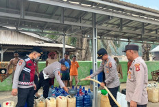 Respons Kekeringan, Polsek Batanghari Leko Distribusikan 10.000 Liter Air Bersih