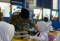 Pastikan Keamanan, Bupati OKU Cicipi Langsung Menu MBG di SD 1 OKU