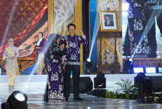 Edison dan Istri Gaungkan Batik Petule di Pesona Wasta Sumsel