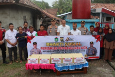 Hari Bhayangkara ke-80, Polres Prabumulih Bangun MCK Umum dan Salurkan Bansos untuk Warga Desa Pangkul