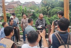Tangkis Hoaks dan Mitigasi Banjir, Pemkab OKU Pasang Alat Deteksi Banjir dì Jembatan Ogan IV