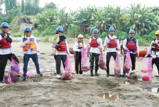 PTBA Gelar Susur Sungai, Angkut 1,56 Ton Sampah dari Sungai Enim.       