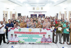 Sekda dan Kapolres Prabumulih Serahkan Bantuan Benih Jagung dari Kementan ke 17 Poktan