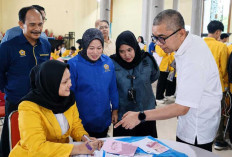 Pastikan Pelayanan Optimal, Rektor UNSRI Pantau Langsung Registrasi Mahasiswa Baru