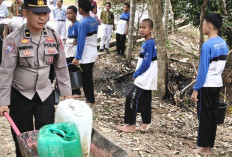 Kekeringan Mulai Melanda, Polres Lubuklinggau Salurkan 3 Kubik Air Bersih ke SMPN 14
