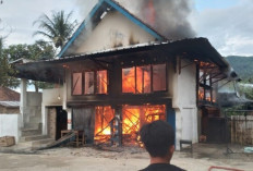 Nekat Terobos Kobaran Api dan Asap Demi Selamatkan Anak yang Sedang Tertidur