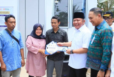 Gubernur Herman Deru Hadirkan Kebahagiaan, Warga Gandus Terima Bantuan Rumah Layak Huni