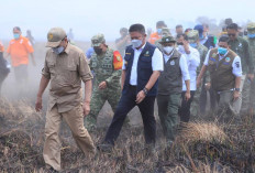 Gubernur Herman Deru Dampingi Menko Polkam Tinjau Posko Satgas Karhutla di Kertapati