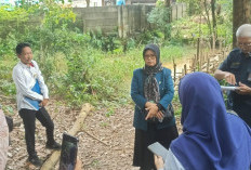 Warga Saksikan Hakim PN Palembang Sidang Lapangan Perlawanan Eksekusi Sengketa Lahan di Talang Kelapa 