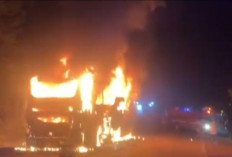 Bus Jakarta–Padang Terbakar di Jalintim Muba, 38 Penumpang Lolos dari Maut
