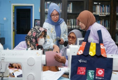 Pusri Wujudkan Ekonomi Sirkular, Melalui Pelatihan Menjahit Kampung Sehat