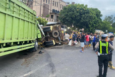 Diduga Sopir Mengantuk, Puso Tabrak Colt Diesel di Simpang Empat Tanjung Raman Prabumulih