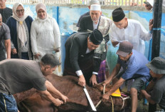 Edison dan Wabup Sumarni Tunaikan Salat Iduladha di Masjid Agung Muara Enim