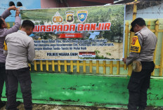 Pasang Spanduk Waspada Banjir