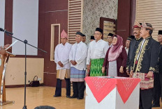 Lantik Pengurus Lembaga Adat Prabumulih, Cak Arlan Tekankan Penyelesaian Konflik Secara Adat