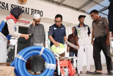 Garda Terdepan Mitigasi Bencana, Kilang Plaju Serahkan Bantuan Alat Pemadam Karhutla ke Desa Sungai Rebo