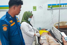 Kekurangan Oksigen, Damkar OI Evakuasi Penggali Sumur Yang Pingsan 