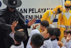 Kreatif! Petugas SPPG Prabumulih Timur Kenakan Kostum Power Ranger Bagikan MBG dan Sosialisasi Makan Bergizi