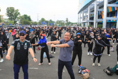 Meriah! Cik Ujang Senam Bareng Ratusan Warga Lubuklinggau, Ini Pesannya.