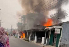 Rumah dan Warnet di Prabumulih Ludes Terbakar, Uang Tunai dan Motor Ikut Hangus
