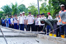 Jalan Kabupaten Muba diperbaiki, Penantian Panjang Warga Berakhir Senyum Bahagia
