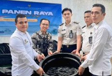 Rutan Baturaja Panen Ikan Lele di Kolam Budi Daya