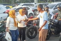 Pengurus POBSI Suumsel Bagikan Takjil Untuk Perkuat Silaturahmi Antara Komunitas Olahraga dan Masyarakat