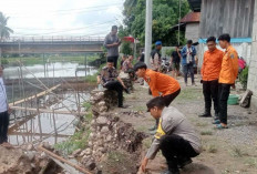 Dua Rumah Warga di Desa Pinang Mas Terancam Ambruk, Akibat Longsor 