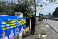 Satgas Humas Pasang Spanduk Himbauan Mudik Aman