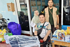 Dinas Sosial OKU Salurkan Bantuan Kursi Roda Untuk Disabilitas