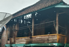Korsleting Listrik, Rumah Panggung Terbakar Dini Hari