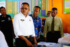 Pastikan Aman dan Sesuai Standar, Wali Kota Prabumulih Tinjau Langsung Pembagian MBG di SDN 1 dan SMPN 2, 